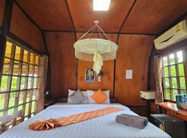 Eden Lanta Bungalow, cabin in Phra Ae beach