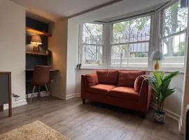 Stylish flat with parking, stones throw to the beach