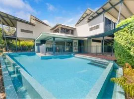 Reef Villa - A Sprawling Waterfront Oasis