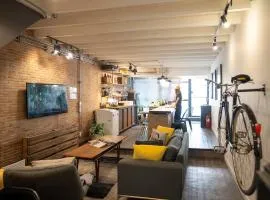 2BR House with Bathtub near Old City