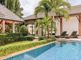 VILLA HENI | Private pool 3BR villa | Naiharn beach, khách sạn ở Bãi biển Nai Harn