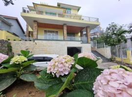Top Hill Halong Homestay, hotel v destinaci Ha Long