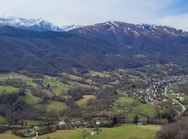 LES CHALETS de MONTORGUEIL: Saurat şehrinde bir dağ evi