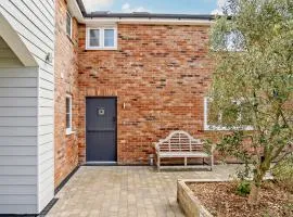 4 Bed in Newport 90249