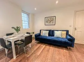 2-bedroom flat in Embankment A short walk away to Trafalgar Square near Big ben, London Eye