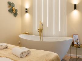 Laguna Romantic Apartment - Private Infrared Sauna & Bathtub near Flexum Thermal Spa, hotel con spa en Mosonmagyar&oacute;v&aacute;r