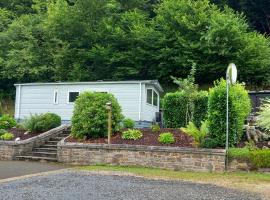 Ferienhaus 2 Chalet, hotel in Ahrbrück