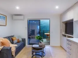 Upper floor studio 1 bed 1 bath with sofa bed