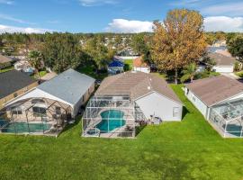Grand Luxury 4BR Pool Home Near Disney Parks, hotel a Davenport