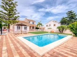 Family Villa in Benifayó with Year-Round Private Pool