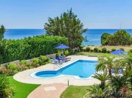 Villa Clive by Villa Plus