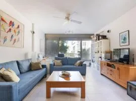 Cozy 3BR Apt w Big Windows 5 Min Walk From Beach