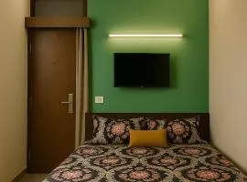 radhe ji homestay AC or non ac