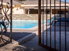 Viesnīca Grand Studio dans Residence avec piscine in Sisco pilsētā Sisco