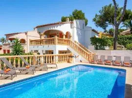 Villa Naranja Blanca by Villa Plus