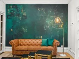 Designer Federation Home - Pet-Friendly Inglewood near CBD