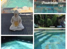 Paradis terrestre sud de la France, avec sa piscine bali privée, clim, jardin, animaux admis,5 mn autoroute, hotell i Toulouges