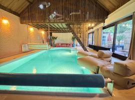 Sensi Waters, קוטג' בDuffel