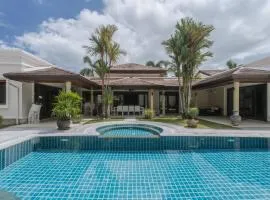 Luxury 3BR Villa, Private Pool, Gym & Jacuzzi