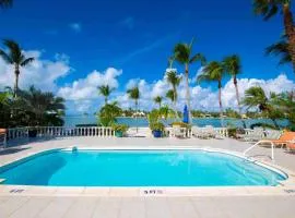 Kailypso - Waterfront Villa with Pool, Renovated Interiors, and Dock on Bio Bay