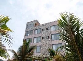 Plus 33 Hotel