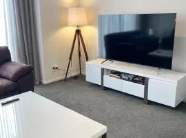 Luxury 3 Bed Townhouse By Hagley Park With Garage