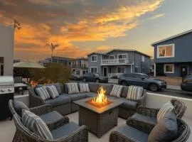 Sandy by AvantStay Oceanview Steps to Beach Patio w Fire Pit Dining Area
