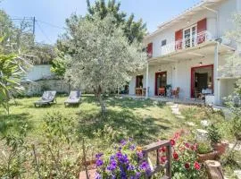 Cozy 2-bdrm-house With Garden