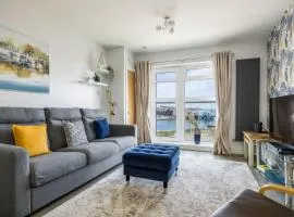 Sun-Soaked- Charming Views Overlooking the Harbour