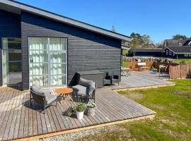 Little Cabin By Forest And Beach In Havhusene, hotel v destinaci Hornslet