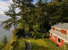 Maxwelton Aerie Bluffside Retreat w Sweeping Puget Sound Views Firepit