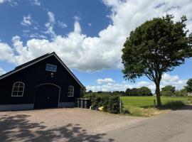 Gastenverblijf met jaccuzi, hotel com banheiras de hidromassagem em Keijenborg