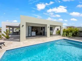 Villa Amber met privezwembad, Mambo Beach
