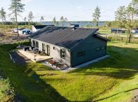 Guestly Homes - Stylish 3BR Stay in Peaceful Surroundings