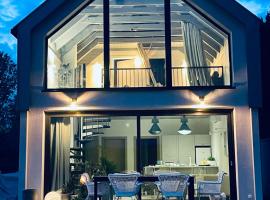 Hampton Zalew Zegrzyński, hotel i Cupel