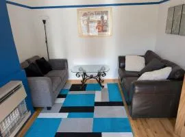 2 double bed with cozy garden & off-road parking