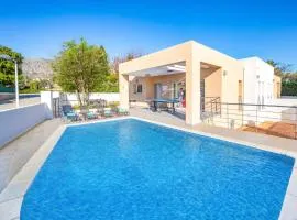 Villa Pomera Dos by Villa Plus