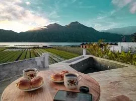 Lake Side Retreat & hot spring