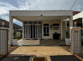 Bougainvillea Rest House Perlis, villa en Kangar