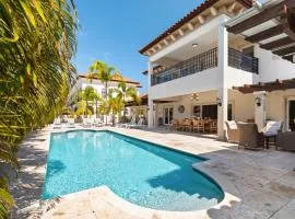 Upscale Ocean View Villa with Pool Outdoor Kitchen