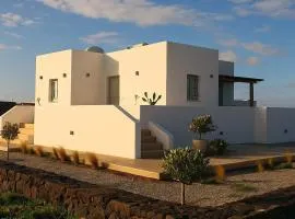 Assyr C - Santorini Cozy Retreat