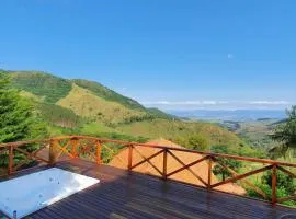 Chalé com Jacuzzi e deck com vista