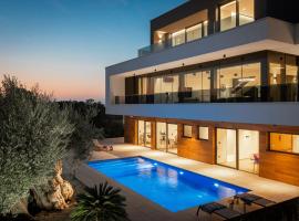 Villa Old Olive V by Vivi Rent, hotel in Vodnjan