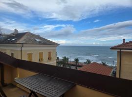 Mansarda sul mare - By Ligooria, hotel v destinaci Pietra Ligure