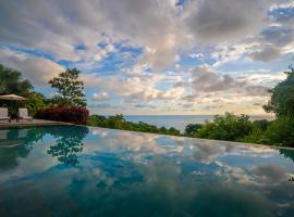 Casa ReSol - by Pura Villas, hotel in Uvita