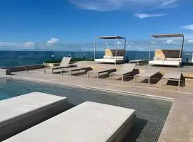 Brand New Apt Pool & City Views