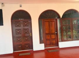 Semi luxury apartments in Sr Lanka، شقة في Nikawatawana