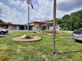 Americas Best Value Inn Moline، فندق في مولين
