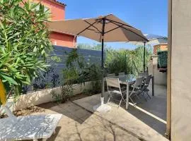 Agréable pavillon avec grande terrasse pour 6 personnes