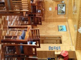 Hotel White Rock Janjehli, ξενοδοχείο σε Kāndi